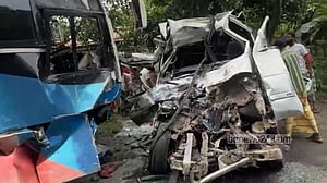 পাবনায়  লাশবাহী অ্যাম্বুলেন্স ও বাসের সংঘর্ষে নিহত ৩