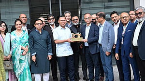 পোশাক খাতের বাধা দূর করার নির্দেশ প্রধানমন্ত্রীর