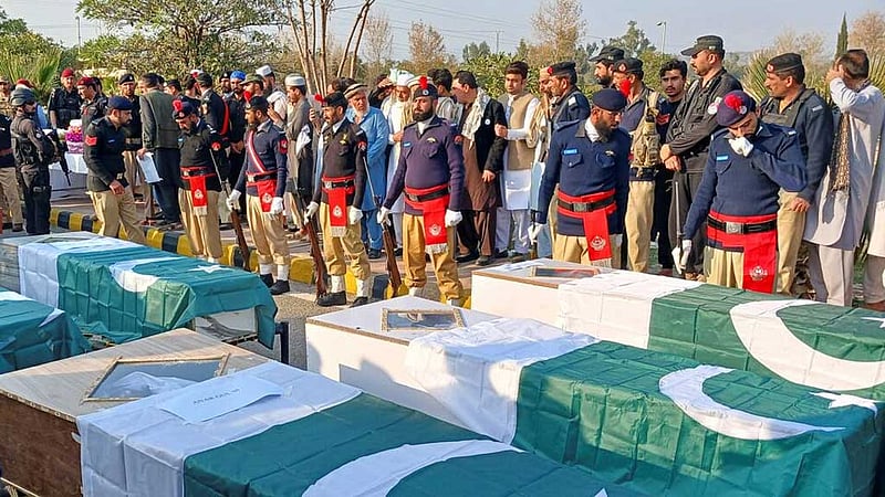 পাকিস্তানে বন্দুকধারীদের হামলায় ৯ পুলিশ নিহত, কয়েকজন নিখোঁজ