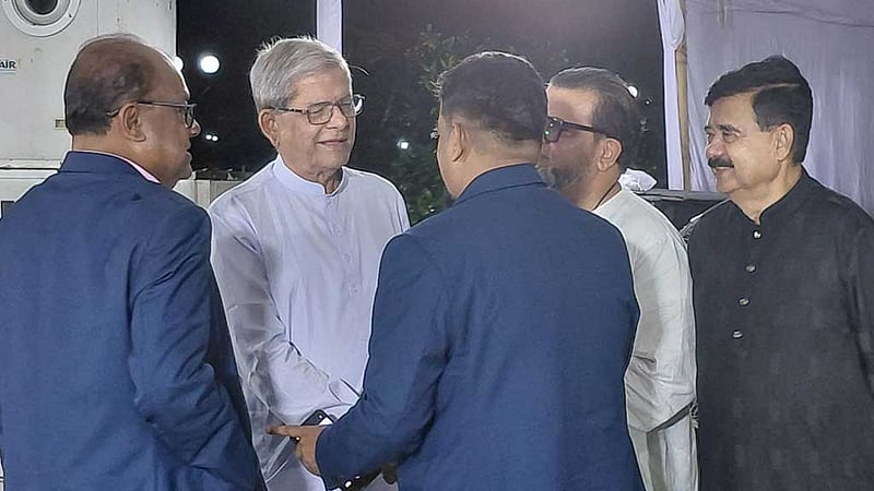 প্রধানমন্ত্রীর নৈশভোজ: আসতে শুরু করেছেন রাজনীতিকরা