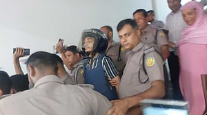 লাইভে এসে ‘আত্মহত্যার চেষ্টা’ করেছিলেন প্রিন্স মামুন, ফাঁসলেন মামলায়