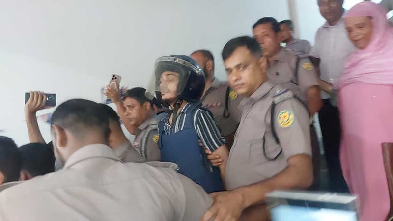 লাইভে এসে ‘আত্মহত্যার চেষ্টা’ করেছিলেন প্রিন্স মামুন, ফাঁসলেন মামলায়