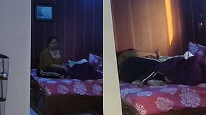 মেঝেতে পড়ে ছিল স্বামীর লাশ ও আহত ছেলে, পাশেই ফোনে মগ্ন স্ত্রী