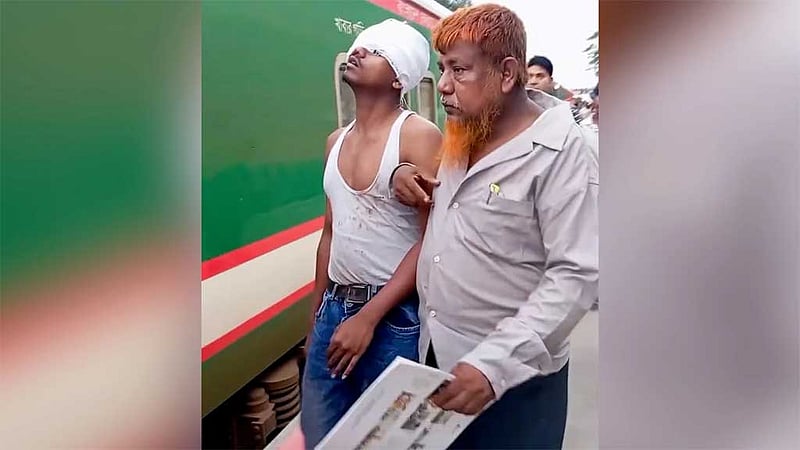 ট্রেনে ‘কৌতূহলের’ পাথর নিক্ষেপ থামছে না কেন?