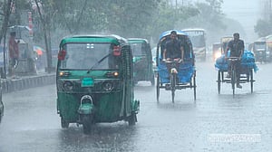 বৃষ্টি ‘চলবে’, উপকূলে ঝড়ো হাওয়ার পূর্বাভাস