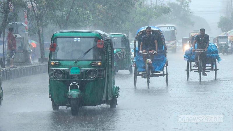 বৃষ্টি ‘চলবে’, উপকূলে ঝড়ো হাওয়ার পূর্বাভাস