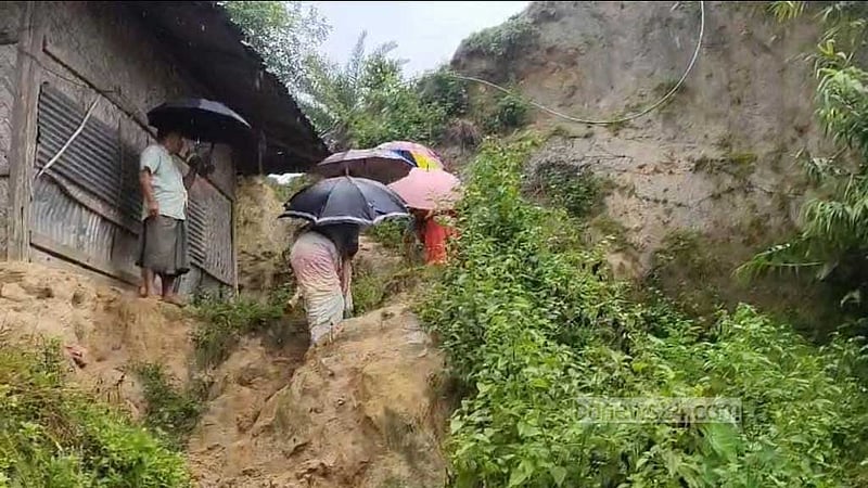 রাঙামাটিতে পাহাড় থেকে গাছের গুড়ি পড়ে বৃদ্ধের মৃত্যু