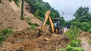 বন্যা ও পাহাড় ধসে রাঙামাটিতে সড়কের ক্ষতি ‘১০ কোটি টাকা’