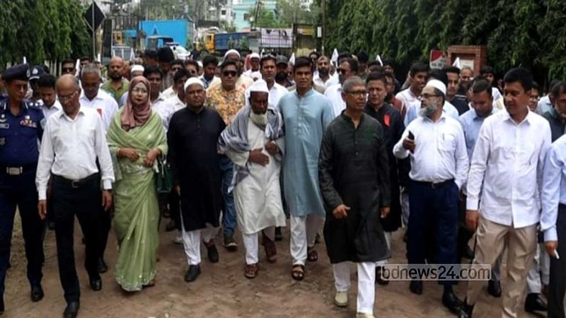 ‘জুলাই শহীদ দিবসে’ আবু সাঈদকে শ্রদ্ধা জানাতে মানুষের ঢল