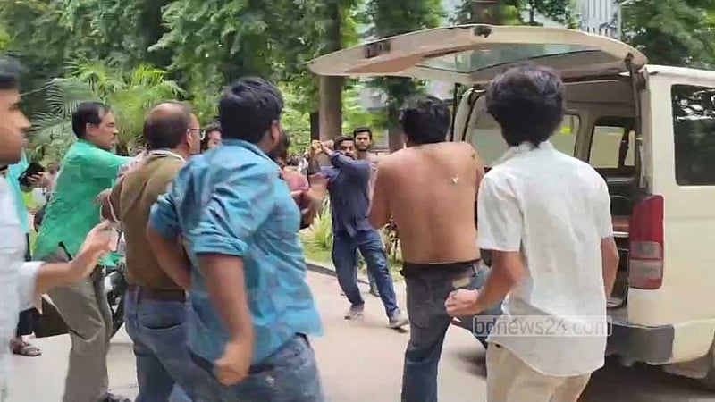 রাবিতে লাইব্রেরিতে ঢুকে ৩ শিক্ষার্থীকে মারধরের অভিযোগ রাকসু ও শিবির নেতাদের বিরুদ্ধে