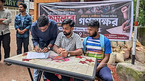 রাবিতে হামলার প্রতিবাদে ‘ছাত্রদলের’ গণস্বাক্ষর সংগ্রহ