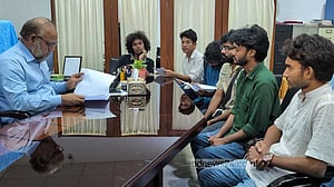 রাকসু ও ছাত্রশিবিরের ‘মব ভায়োলেন্সের’ বিচার চায় গণতান্ত্রিক ছাত্রজোট