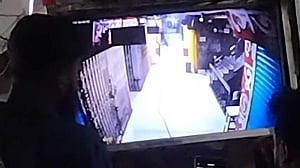 শাহ আলী মার্কেট থেকে ২৭০ ভরি স্বর্ণ চুরি, লাপাত্তা পাঁচ প্রহরী