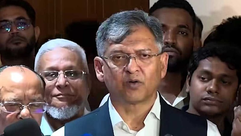 রাষ্ট্রপতি পদত্যাগ করছেন কি না, তাকেই জিজ্ঞেস করুন: স্বরাষ্ট্রমন্ত্রী