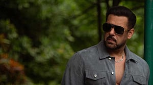 ‘শিক্ষার্থীরা বাড়ি ফিরে যাও, সোনমও কিছু খেয়ে নাও’, পিছু হটলেন সালমান