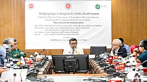 ফেলে রাখা চিকিৎসা সরঞ্জাম ‘ভাঙ্গারির কাছে বিক্রি ছাড়া উপায় নেই’: স্বাস্থ্যমন্ত্রী