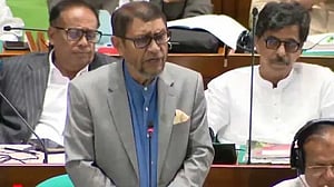 ডেঙ্গু ঠেকাতে ফুলহাতা শার্ট, পাজামা বা লম্বা লুঙ্গি পরার পরামর্শ স্বাস্থ্যমন্ত্রীর