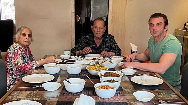 ‘বাবার কিছু হলে সামলাতে পারতাম না’, সেলিম খানের অসুস্থতার পর সোহেল