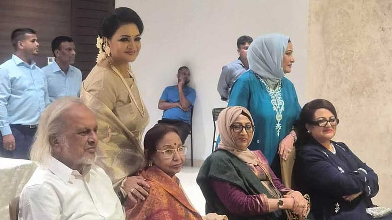 নিপার জন্য এক সন্ধ্যা, এক ফ্রেমে শবনম-ফেরদৌসী রহমান ও ‘তিন কন্যা’