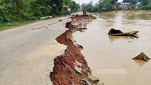 শেরপুরে কমছে নদ-নদীর পানি, বন্যা দুর্গতদের মানবিক সহায়তা
