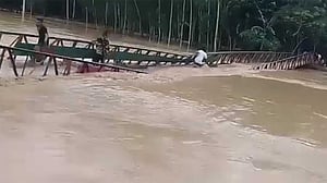 শেরপুরে ঢলের পানিতে ভেসে গেল বেইলি ব্রিজ, পানিবন্দি অনেক পরিবার