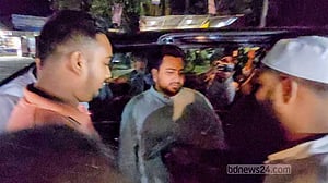 শেরপুরে ‘জুলাই শহীদ’ আজিজের পরিবারের খোঁজ নিলেন নাহিদ ইসলাম