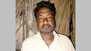 রাস্তায় ছিটকে পড়া মাছ তুলতে গিয়ে ট্রাকচাপায় নিহত ব্যবসায়ী