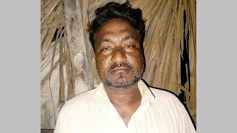 রাস্তায় ছিটকে পড়া মাছ তুলতে গিয়ে ট্রাকচাপায় নিহত ব্যবসায়ী