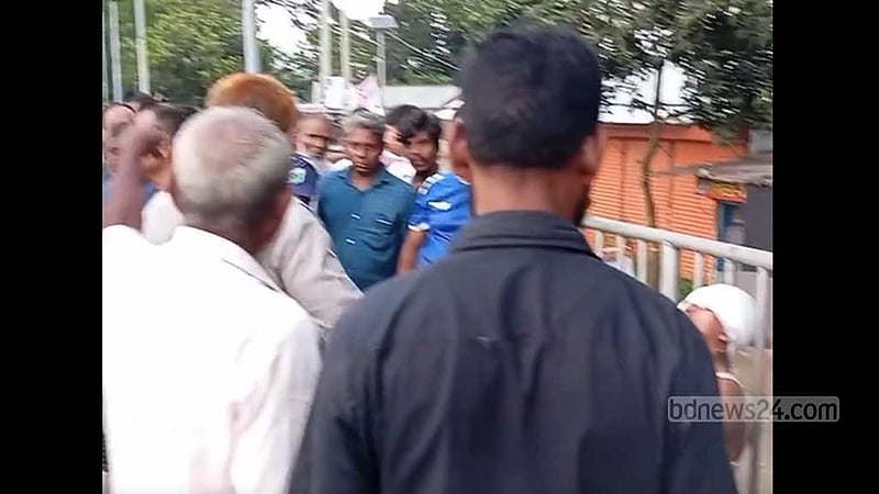সিরাজগঞ্জে চলন্ত ট্রেনে পাথর নিক্ষেপ, গুরুতর আহত যাত্রী