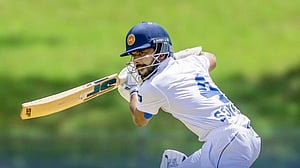 মেন্ডিস ৬৯, দিনুশা ৯২, শ্রীলঙ্কা ৫৪৯