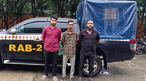 চোরাই ফোন অ্যাসেম্বল করে ‘অপরাধীদের কাছে বিক্রি’, গ্রেপ্তার
