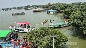 টাঙ্গুয়ার হাওরের অনিয়ন্ত্রিত পর্যটন ও পরিবেশ দূষণ