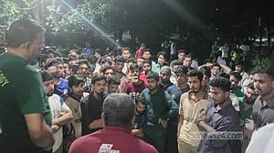 ক্যান্টিনের খাবার নিয়ে হোয়াটসঅ্যাপ গ্রুপে পোস্ট, শাবি শিক্ষার্থীকে ‘ছাত্রদল নেতাদের’ মারধর