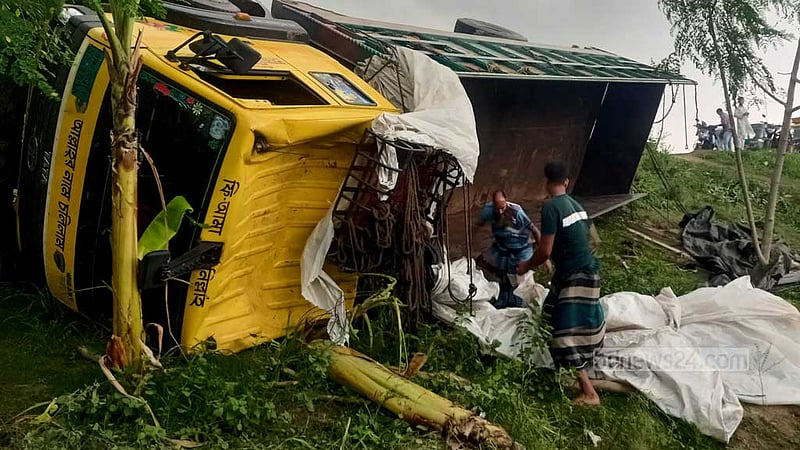 টাঙ্গাইল মহাসড়কে ছয় মাসে ঝরেছে ১৩০ প্রাণ, বেপরোয়া গতিকে দুষছে পুলিশ