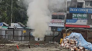 টাঙ্গাইলে ফ্লাইওভারের পাইলিংয়ের সময় গ্যাসের পাইপলাইনে ফাটল