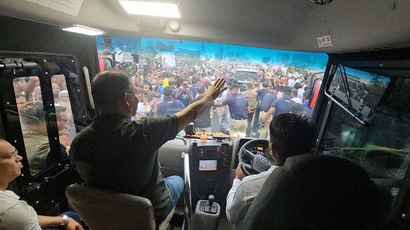 বরিশালের পথে প্রধানমন্ত্রী