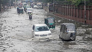 ডোবা সড়কে কমেছে গতি