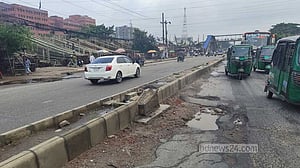 জলাবদ্ধতায় রাজধানীর সড়ক বেহাল, বাড়বে দুর্ভোগ