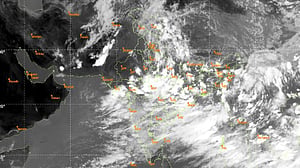 সাগরে ‘সুস্পষ্ট লঘুচাপ’, চার বন্দরে ৩ নম্বর সতর্ক সংকেত
