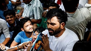 ভারতে ‘তেলাপোকা পার্টি’র উত্থান মোদী সরকার পতনের শঙ্কা তৈরি করছে