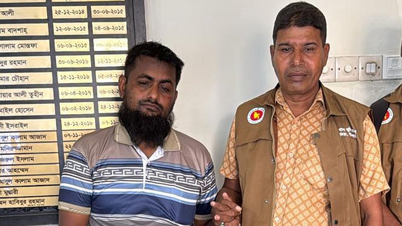 দক্ষিণ কোরিয়ার ভিসার আশ্বাস দিয়ে টাকা নিতে এসে ধরা