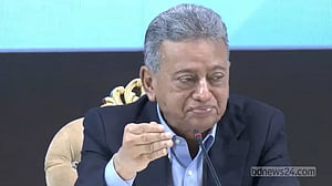 সরকারি চাকরিজীবীদের বেতন বাড়লে দুর্নীতি কমবে? অর্থমন্ত্রী বললেন ‘কমার কথা’