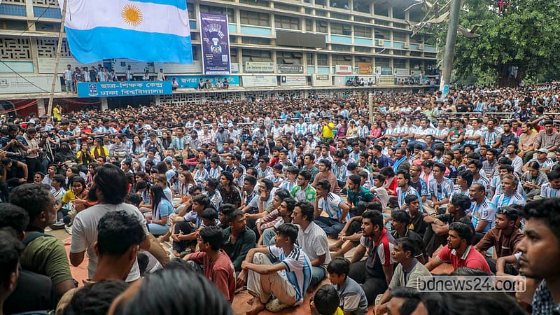 ঢাকা বিশ্ববিদ্যালয়ের সর্বত্র বিশ্বকাপ ফাইনালের হাওয়া