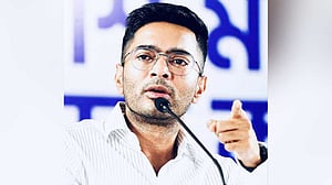 তৃণমূল কংগ্রেসের অভিষেকের বাড়িতে গভীররাতে অভিযান