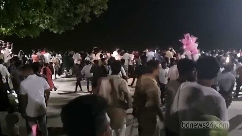 খানজাহান আলীর মাজারের পুকুরে শিশুকে টেনে নিয়ে গেল কুমির