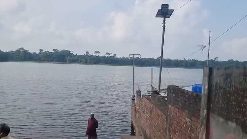 খানজাহান আলী মাজার দিঘির কুমির সরিয়ে নেওয়া হবে