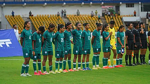 ‘বাংলাদেশ চাপ সামাল দিতে পারেনি’, মনে করেন ভারত কোচ