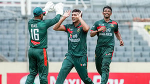 বিশ্ব চ্যাম্পিয়নদের আবার হারিয়ে ঐতিহাসিক সিরিজ জয়