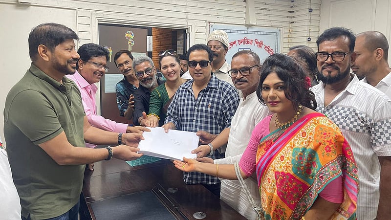নিজে সরে দাঁড়ালেও 'আরমান-মুক্তি' প্যানেলের মনোনয়নপত্র জমা দিলেন বাপ্পারাজ