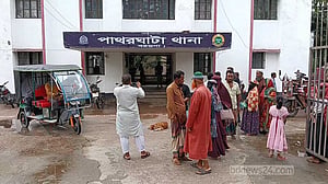 বরগুনায় সড়কের পাশে পড়েছিল রিকশা চালকের রক্তাক্ত লাশ